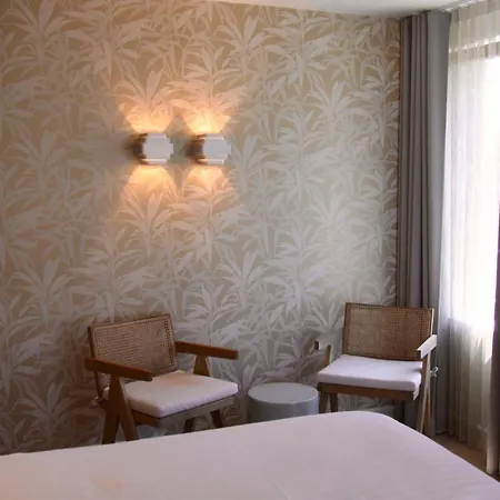 Iris Hotel 4*