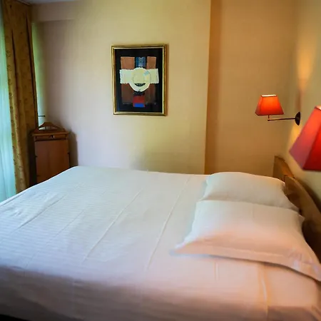 Iris Hotel 4*