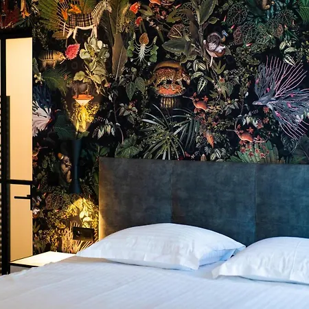 Iris Hotel