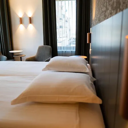Iris Hotel 4*