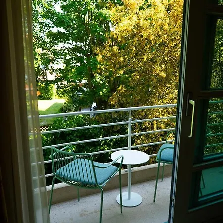 Iris Hotel 4*