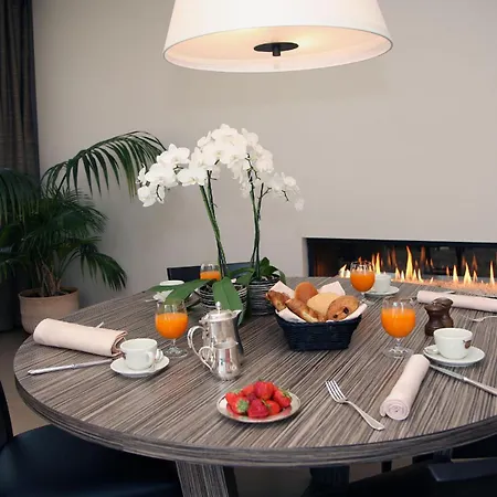 Iris Hotel 4*