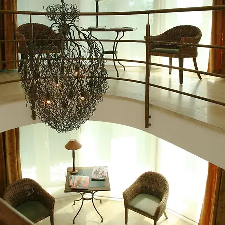 Iris Hotel