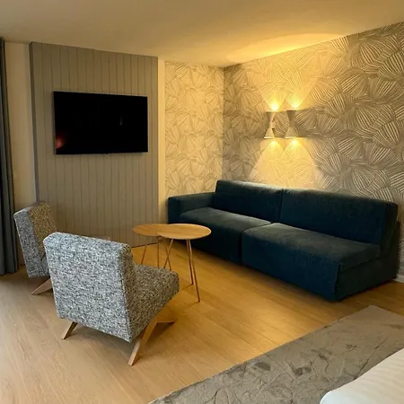 Iris Hotel